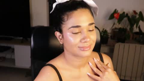 Snapshot of soytropicalfruit chatting on 10/15/25, 11:38 You want to talk to me more personal follow me in My Channel VIP 50 the discount online show from 10/15/25, 11:38