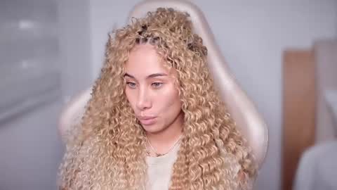 Snapshot of soytulu_ chatting on 02/11/25, 04:35 brisa  s online show from 02/11/25, 04:35