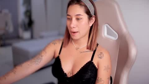 Snapshot of soytulu_ chatting on 02/22/25, 01:00 brisa  s online show from 02/22/25, 01:00