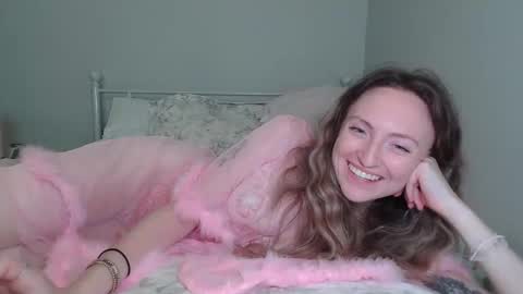 Snapshot of sp8cebunni99 chatting on 09/14/25, 01:27 Margo online show from 09/14/25, 01:27