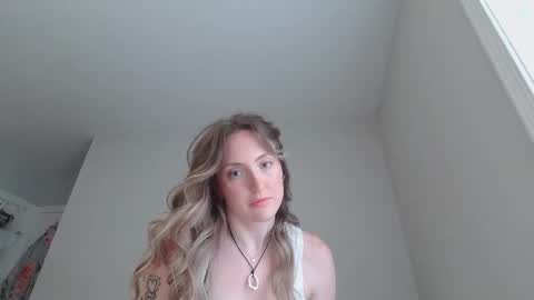 Snapshot of sp8cebunni99 chatting on 09/16/25, 07:15 Margo online show from 09/16/25, 07:15