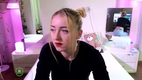 Snapshot of space_danger chatting on 01/17/26, 10:20 space danger online show from 01/17/26, 10:20