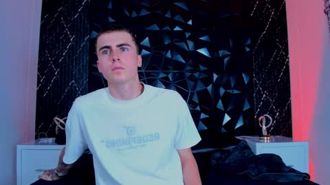 spaceboy_1 online show from 02/13/26, 09:44