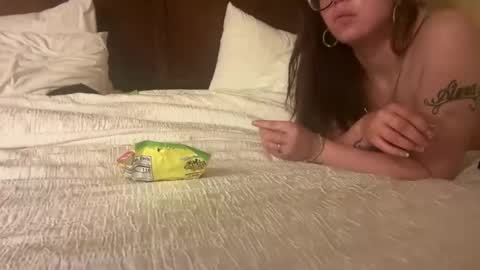 Snapshot of spacecase843 chatting on 12/18/24, 02:42 TrndSettrz online show from 12/18/24, 02:42