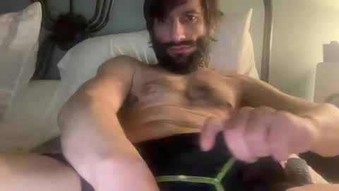 Snapshot of spacecase843 chatting on 01/30/25, 07:18 TrndSettrz online show from 01/30/25, 07:18