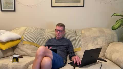 spaceman_fun online show from 10/26/25, 07:42