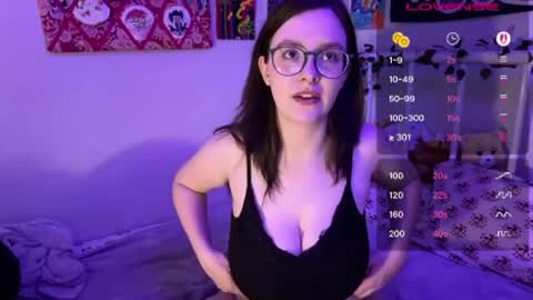 Snapshot of spaceyyybaby chatting on 06/19/26, 02:05 Saturn online show from 06/19/26, 02:05