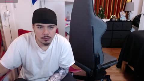 Snapshot of spanishcouple4255 chatting on 12/19/25, 06:04 spanishcouple4255 online show from 12/19/25, 06:04