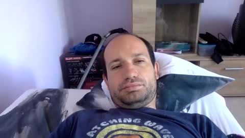 Snapshot of sparei7 chatting on 05/04/26, 08:43 Snaiky online show from 05/04/26, 08:43