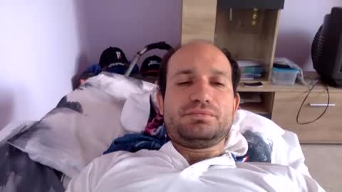 Snapshot of sparei7 chatting on 05/13/26, 01:30 Snaiky online show from 05/13/26, 01:30