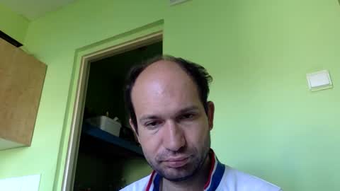 Snapshot of sparei7 chatting on 05/14/26, 09:27 Snaiky online show from 05/14/26, 09:27