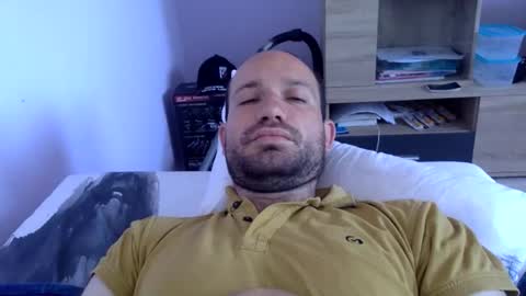 Snapshot of sparei7 chatting on 05/26/26, 10:22 Snaiky online show from 05/26/26, 10:22