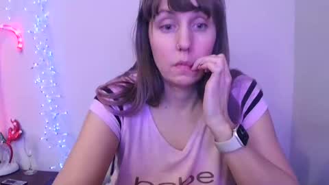 Snapshot of sparkle_pinuppp chatting on 12/25/24, 10:17 Tip 1 token  Follow me on instagram  Sparkle pinuppp online show from 12/25/24, 10:17