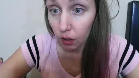 Snapshot of sparkle_pinuppp chatting on 02/07/25, 08:33 Tip 1 token  Follow me on instagram  Sparkle pinuppp online show from 02/07/25, 08:33