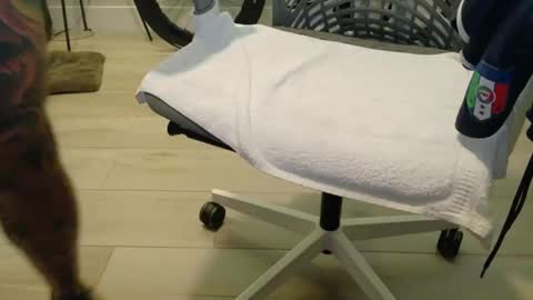 Snapshot of sparklenuts17 chatting on 12/13/24, 04:05 sparklenuts17 online show from 12/13/24, 04:05