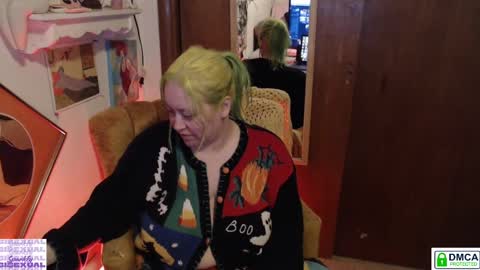 sparklybisexual online show from 10/25/25, 11:43