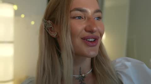 Snapshot of sparks__daisy chatting on 12/03/24, 03:44 DAISY online show from 12/03/24, 03:44