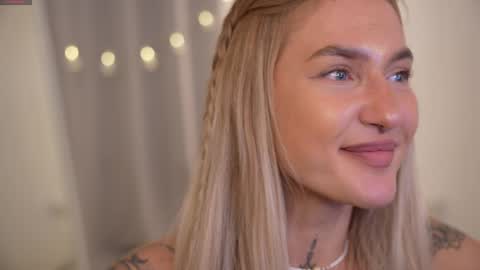 Snapshot of sparks__daisy chatting on 12/14/24, 03:15 DAISY online show from 12/14/24, 03:15