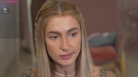 Snapshot of sparks__daisy chatting on 12/17/24, 06:20 DAISY online show from 12/17/24, 06:20