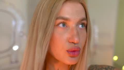 Snapshot of sparks__daisy chatting on 12/21/24, 01:10 DAISY online show from 12/21/24, 01:10