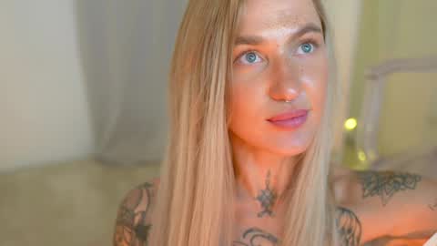 Snapshot of sparks__daisy chatting on 12/21/24, 04:14 DAISY online show from 12/21/24, 04:14