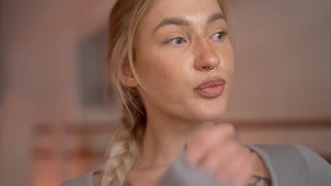 Snapshot of sparks__daisy chatting on 12/26/24, 03:31 DAISY online show from 12/26/24, 03:31