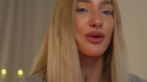 Snapshot of sparks__daisy chatting on 12/29/24, 02:52 DAISY online show from 12/29/24, 02:52