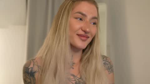 Snapshot of sparks__daisy chatting on 01/13/25, 02:32 DAISY online show from 01/13/25, 02:32