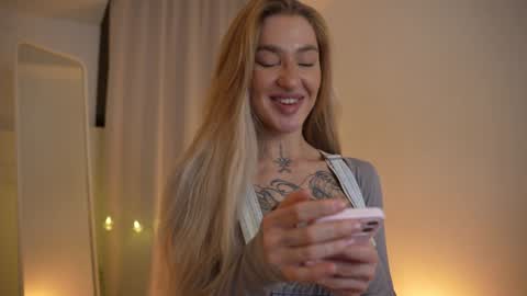 Snapshot of sparks__daisy chatting on 01/15/25, 03:39 DAISY online show from 01/15/25, 03:39