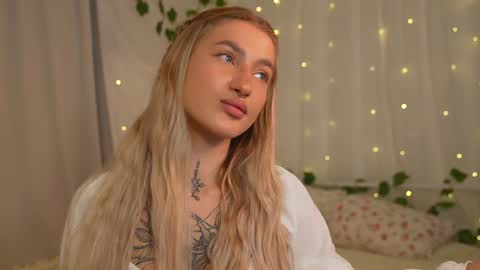 Snapshot of sparks__daisy chatting on 01/23/25, 09:29 DAISY online show from 01/23/25, 09:29