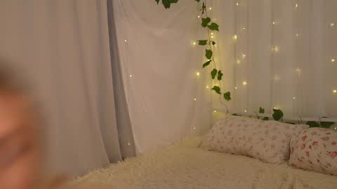 Snapshot of sparks__daisy chatting on 01/23/25, 12:30 DAISY online show from 01/23/25, 12:30