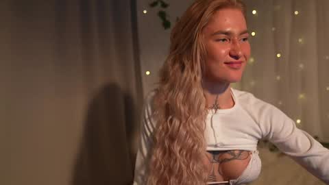 Snapshot of sparks__daisy chatting on 01/29/25, 06:18 DAISY online show from 01/29/25, 06:18