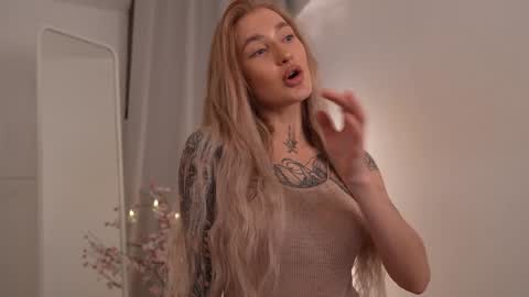 Snapshot of sparks__daisy chatting on 02/01/25, 03:28 DAISY online show from 02/01/25, 03:28