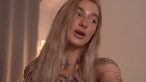 Snapshot of sparks__daisy chatting on 02/14/25, 03:36 DAISY online show from 02/14/25, 03:36