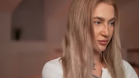 Snapshot of sparks__daisy chatting on 02/15/25, 03:39 DAISY online show from 02/15/25, 03:39