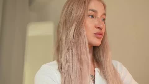 Snapshot of sparks__daisy chatting on 02/16/25, 03:05 DAISY online show from 02/16/25, 03:05