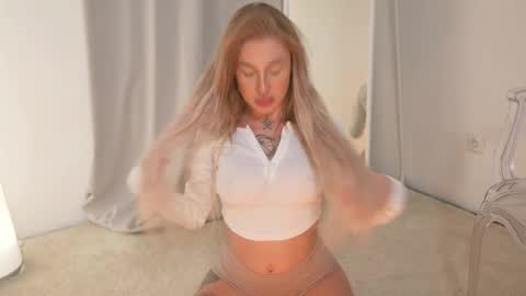 Snapshot of sparks__daisy chatting on 02/16/25, 06:32 DAISY online show from 02/16/25, 06:32