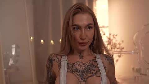 Snapshot of sparks__daisy chatting on 02/18/25, 05:21 DAISY online show from 02/18/25, 05:21