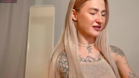 Snapshot of sparks__daisy chatting on 03/07/25, 04:11 DAISY online show from 03/07/25, 04:11