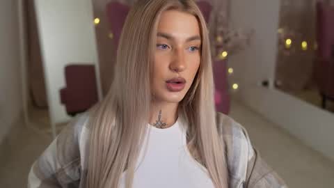 Snapshot of sparks__daisy chatting on 03/11/25, 04:40 DAISY online show from 03/11/25, 04:40