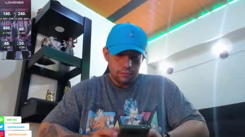 Snapshot of spartacus_cam chatting on 12/16/24, 05:38     online show from 12/16/24, 05:38