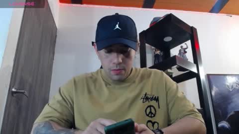 Snapshot of spartacus_cam chatting on 12/31/24, 05:33     online show from 12/31/24, 05:33