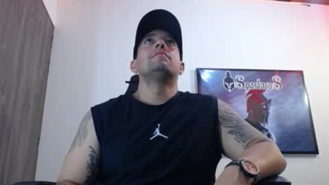 Snapshot of spartacus_cam chatting on 09/17/25, 05:09     online show from 09/17/25, 05:09
