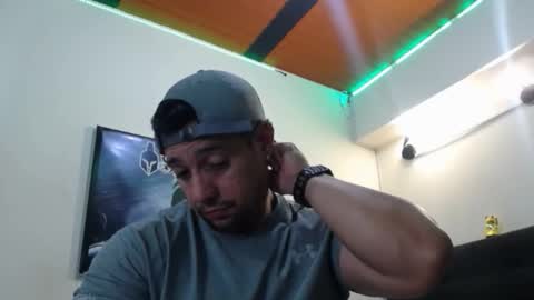 Snapshot of spartacus_cam chatting on 09/26/25, 07:12     online show from 09/26/25, 07:12