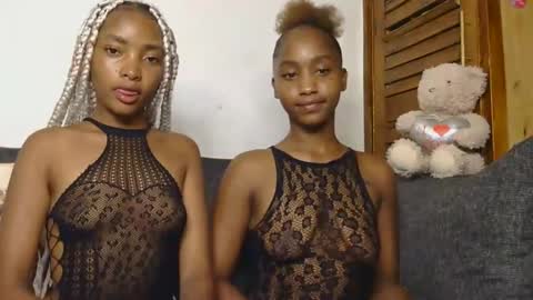 Snapshot of spicy_angels chatting on 11/14/25, 06:17 Quinter Cheeky online show from 11/14/25, 06:17