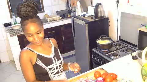 Snapshot of spicy_angels chatting on 06/23/26, 03:43 Quinter Cheeky online show from 06/23/26, 03:43