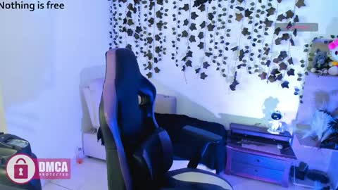 Snapshot of spicydollx_1 chatting on 05/08/26, 03:17 Geraldin online show from 05/08/26, 03:17