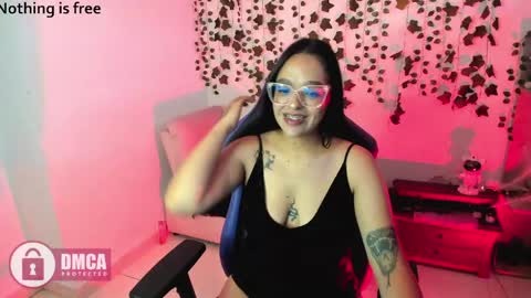 Snapshot of spicydollx_1 chatting on 05/13/26, 04:15 Geraldin online show from 05/13/26, 04:15