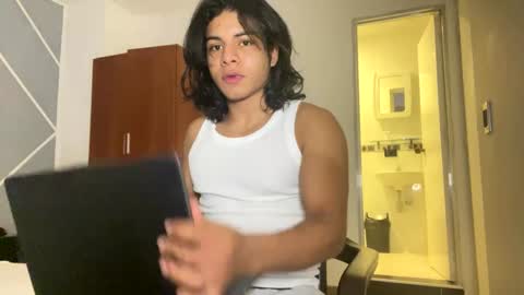 Snapshot of spideychill chatting on 12/05/24, 10:01 spideychill online show from 12/05/24, 10:01