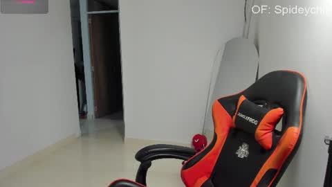 Snapshot of spideychill chatting on 06/19/26, 11:30 spideychill online show from 06/19/26, 11:30